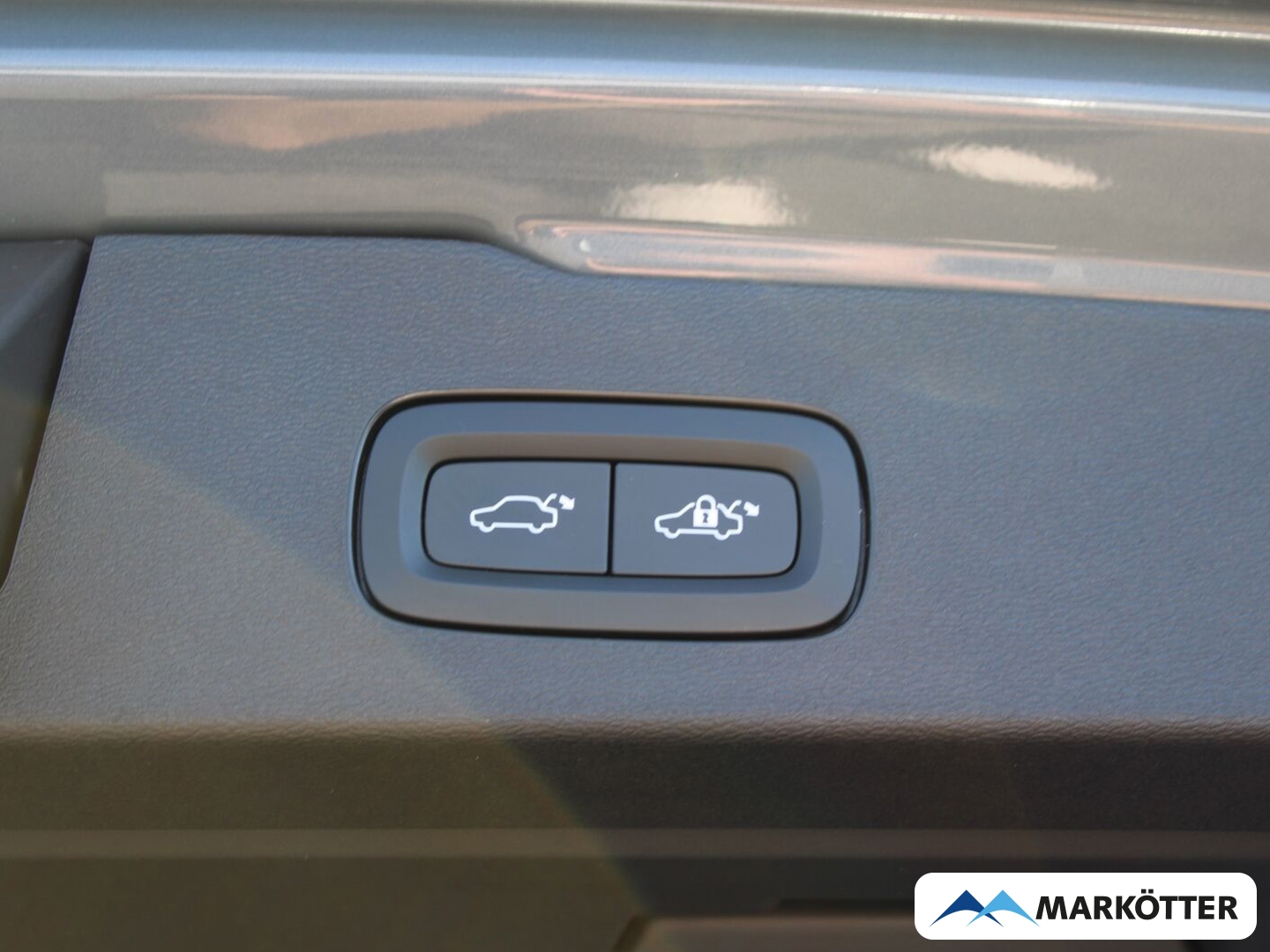 Fahrzeugabbildung Volvo V60 Plus Dark AWD/NAVI/PDC/CAM/Fshz/SHZ/PANO/