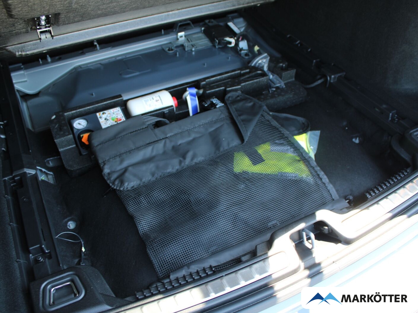 Fahrzeugabbildung Volvo V60 Plus Dark AWD/NAVI/PDC/CAM/Fshz/SHZ/PANO/
