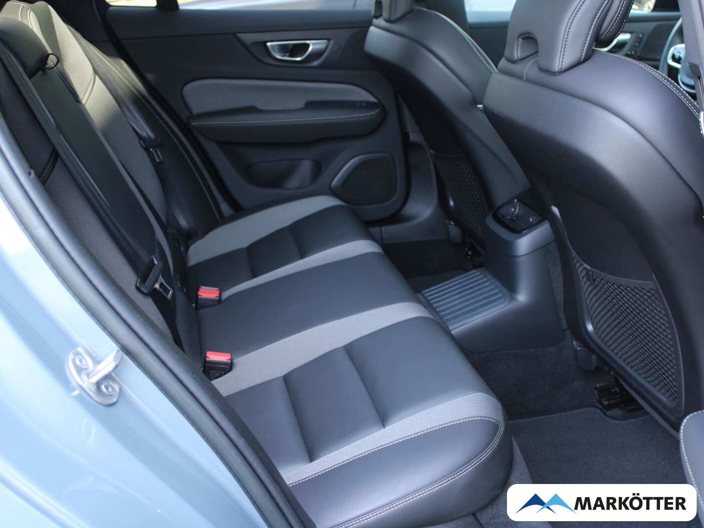 Fahrzeugabbildung Volvo V60 Plus Dark AWD/NAVI/PDC/CAM/Fshz/SHZ/PANO/