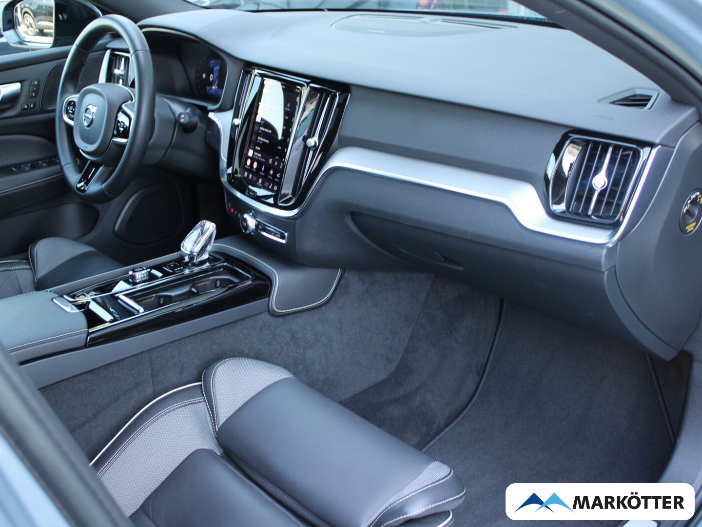 Fahrzeugabbildung Volvo V60 Plus Dark AWD/NAVI/PDC/CAM/Fshz/SHZ/PANO/