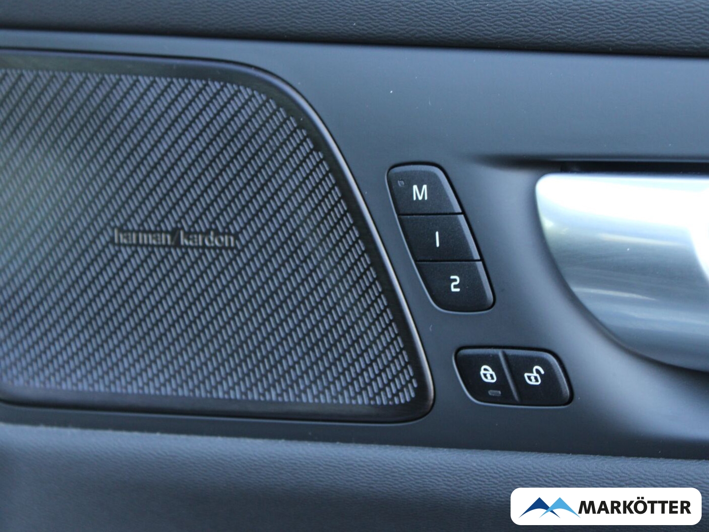 Fahrzeugabbildung Volvo V60 Plus Dark AWD/NAVI/PDC/CAM/Fshz/SHZ/PANO/