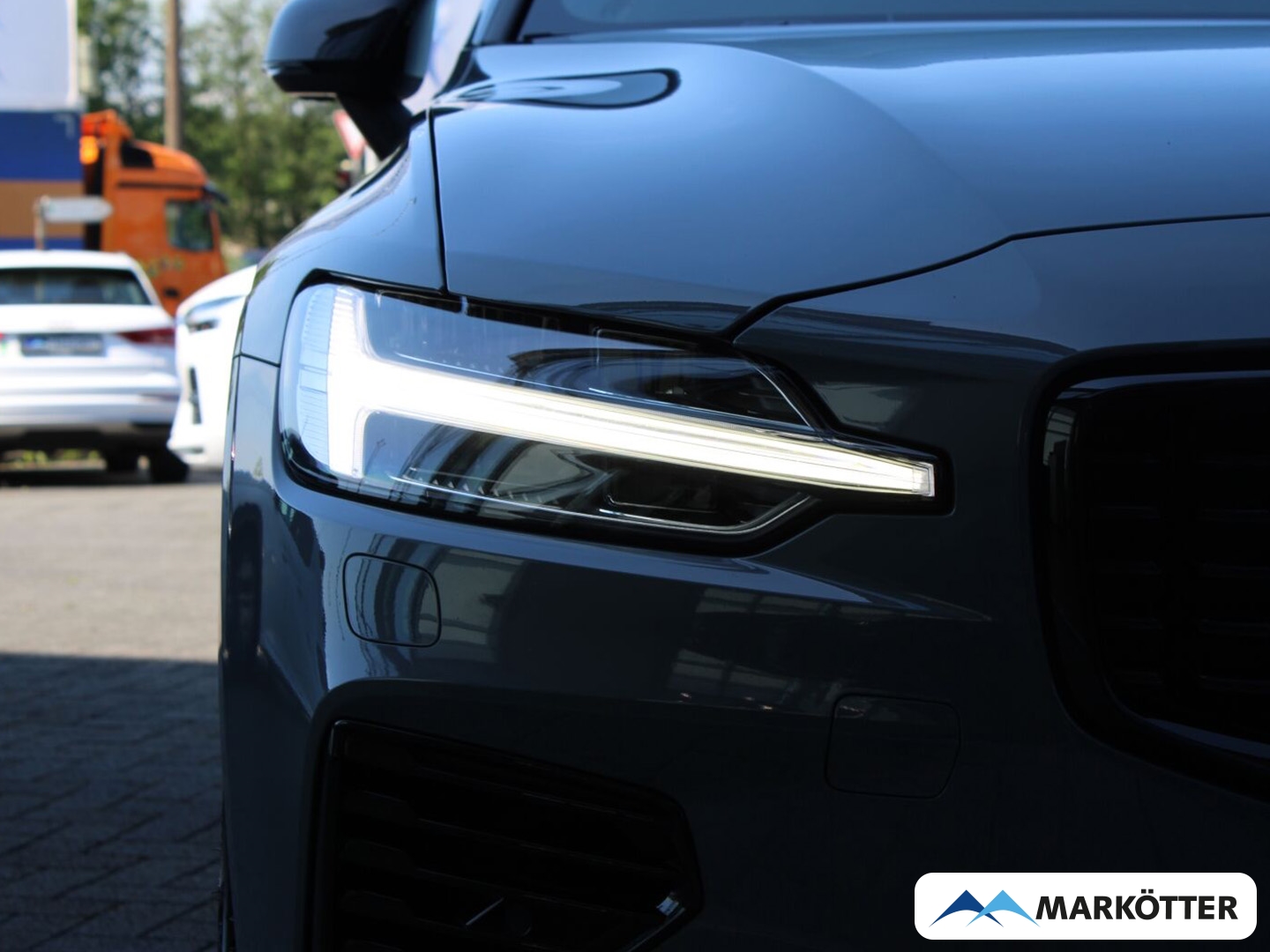 Fahrzeugabbildung Volvo V60 Plus Dark AWD/NAVI/PDC/CAM/Fshz/SHZ/PANO/
