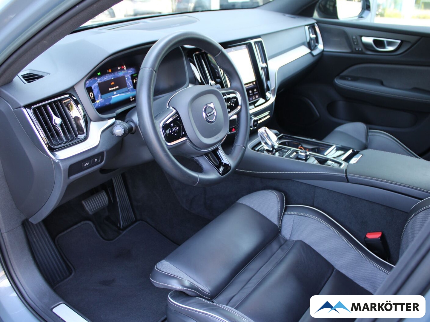 Fahrzeugabbildung Volvo V60 Plus Dark AWD/NAVI/PDC/CAM/Fshz/SHZ/PANO/