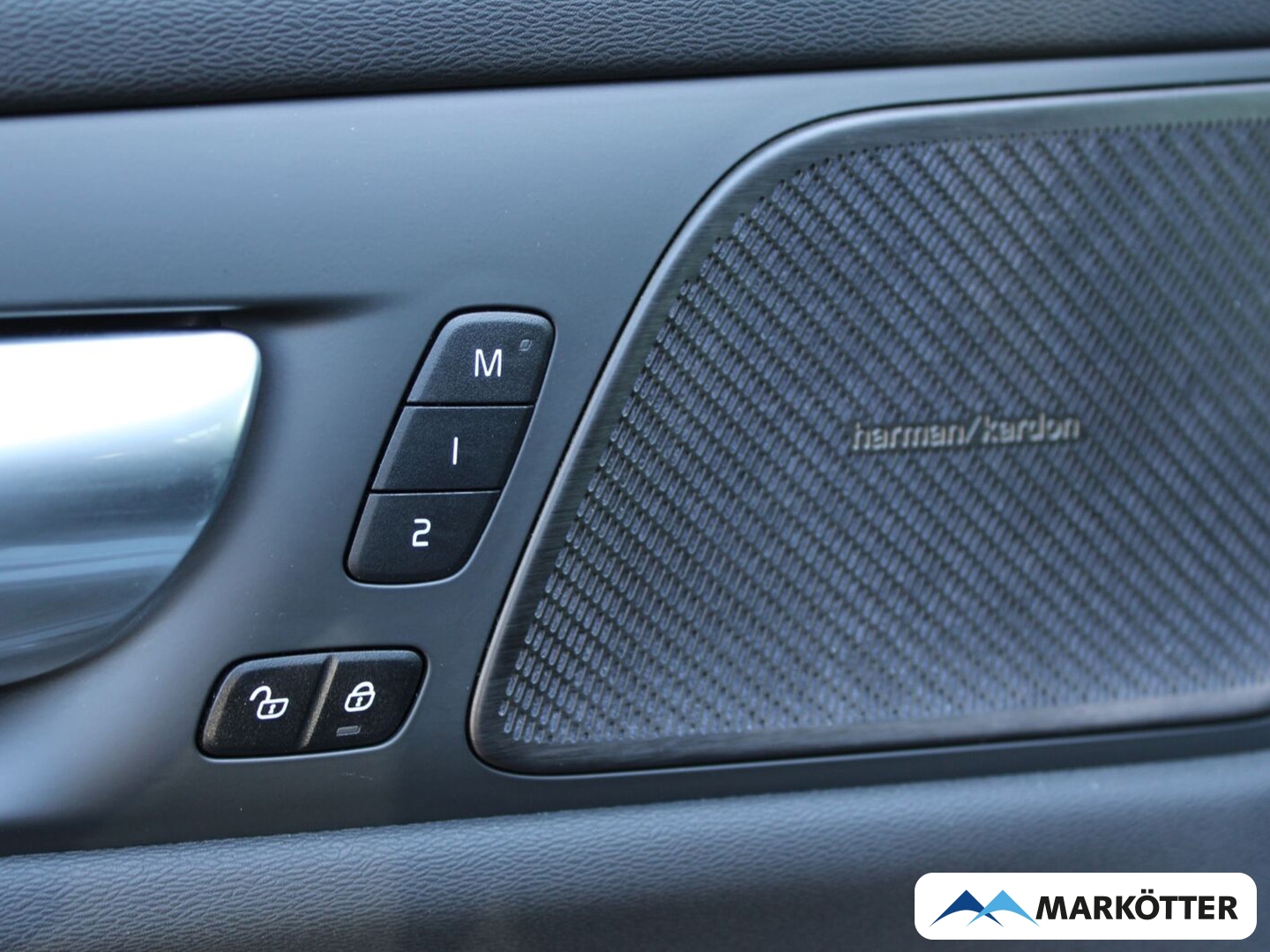 Fahrzeugabbildung Volvo V60 Plus Dark AWD/NAVI/PDC/CAM/Fshz/SHZ/PANO/
