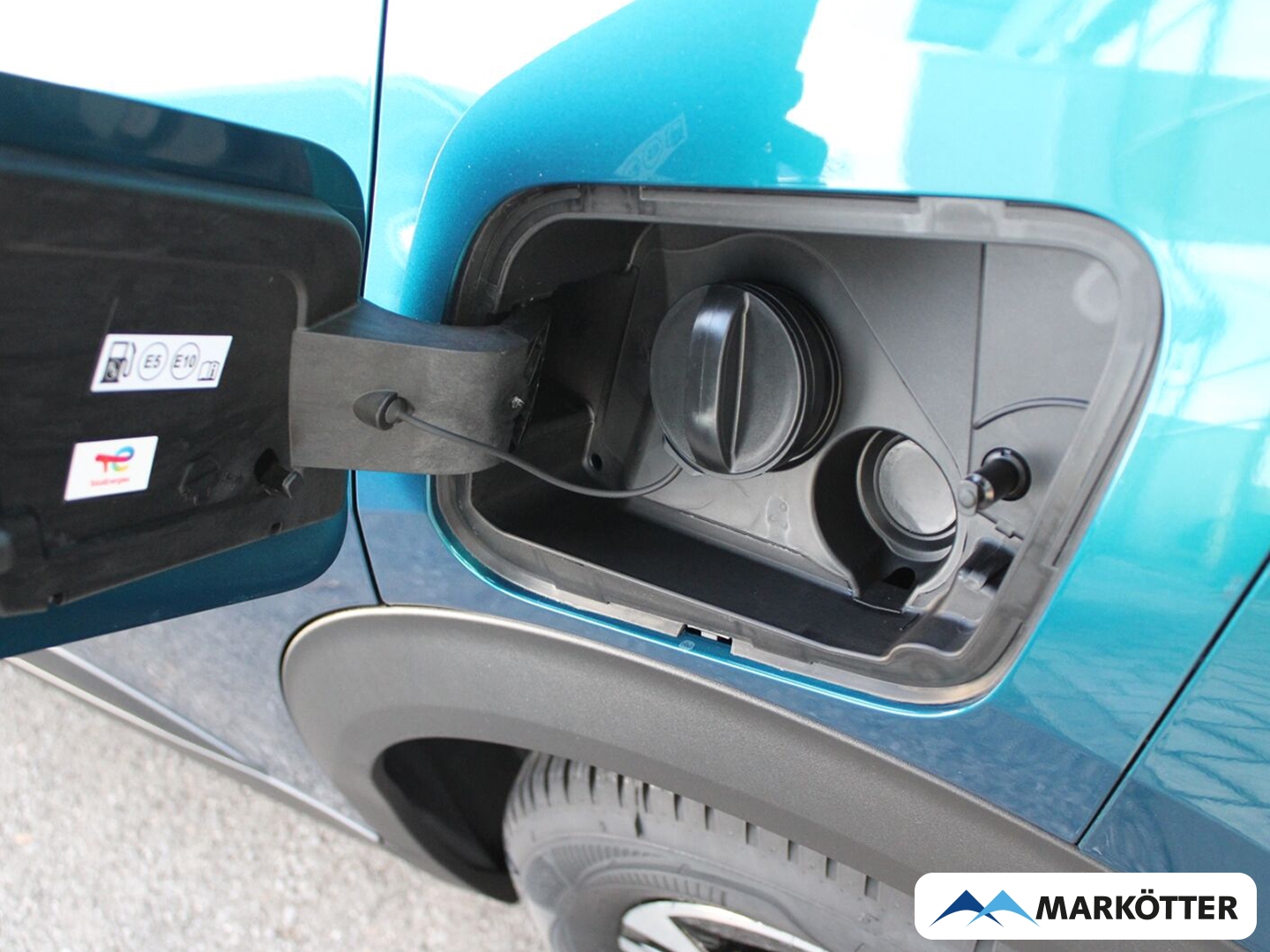 Fahrzeugabbildung Peugeot 2008 Hybrid 145 Business, 180° Kamera, Klimaautomatik, Navi