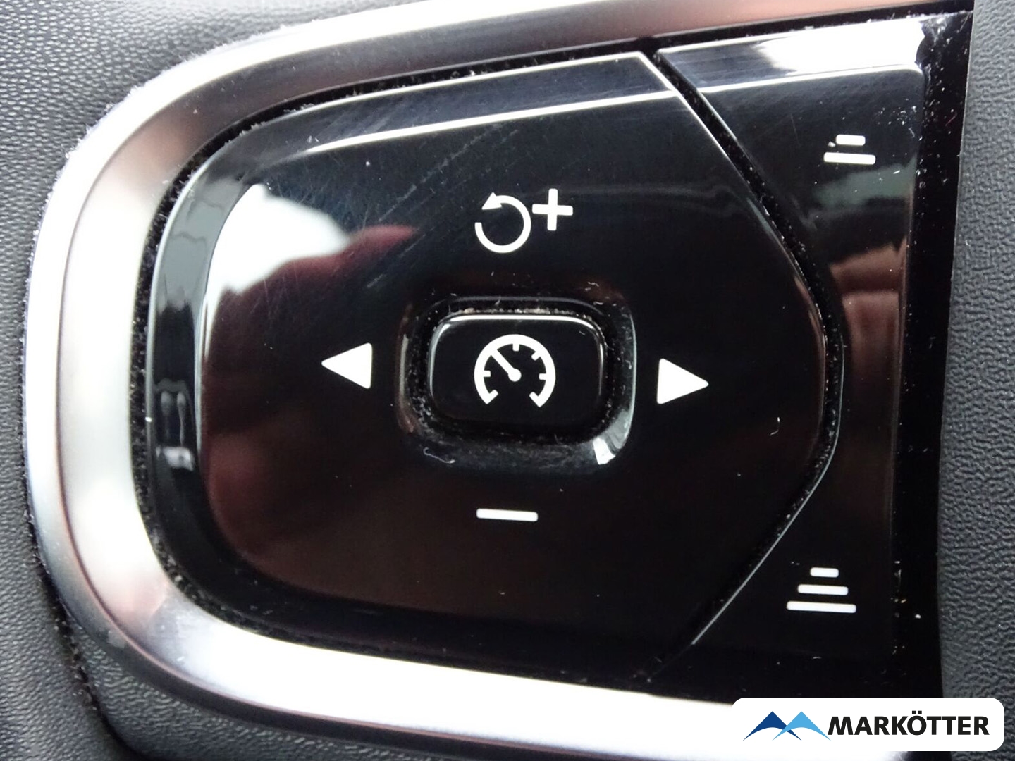 Fahrzeugabbildung Volvo XC60 R Design Recharge AWD/LED/NAVI/PDC/CAM/