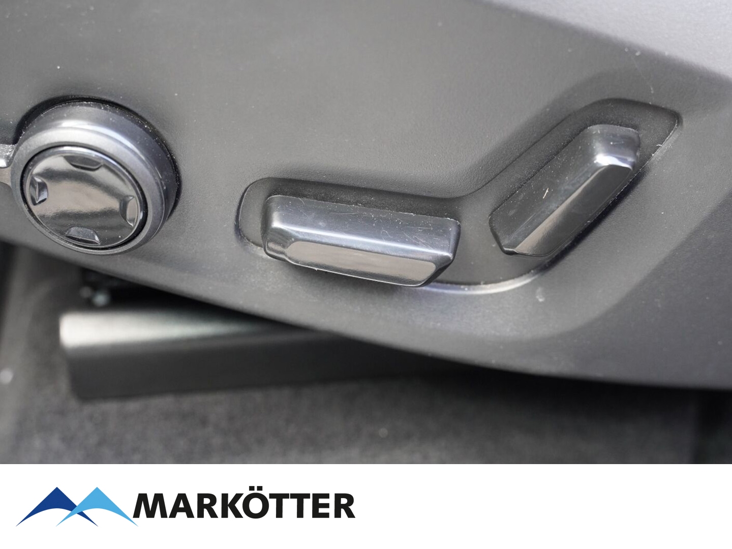 Fahrzeugabbildung Volvo XC60 B5 R Design AWD/PANO/H&K/SHZ/AHK/ACC/