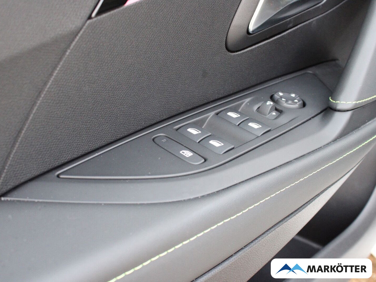 Fahrzeugabbildung Peugeot 208 GT 131 PS RFK/SHZ/NAVI/DAB/AUT/KEYLESS