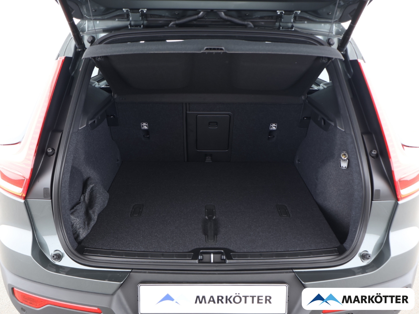 Fahrzeugabbildung Volvo XC40 B4 Ultra Dark/GJR/FSHZ/LED/Privacy/