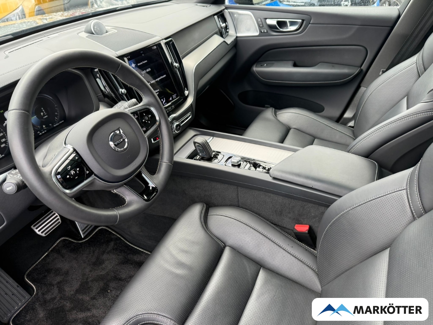 Fahrzeugabbildung Volvo XC60 T8 AWD R Design Recharge AD/AHK/BLIS/B&W