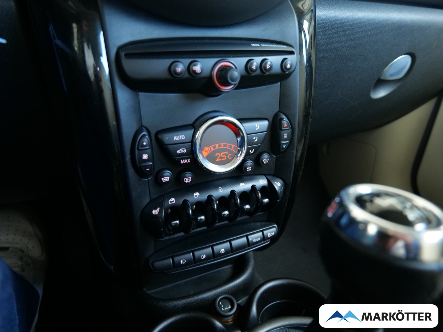 Fahrzeugabbildung MINI Cooper D Countryman Bi-Xenon/SHZ/NAVI/PDC/