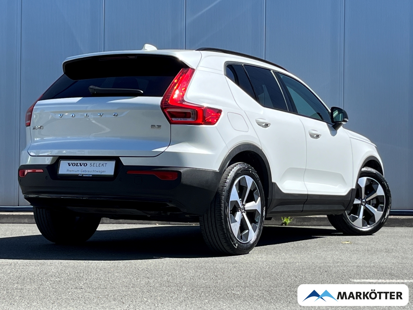 Fahrzeugabbildung Volvo XC40 B3 Plus Dark Leder/Memory/H&K/Kamera