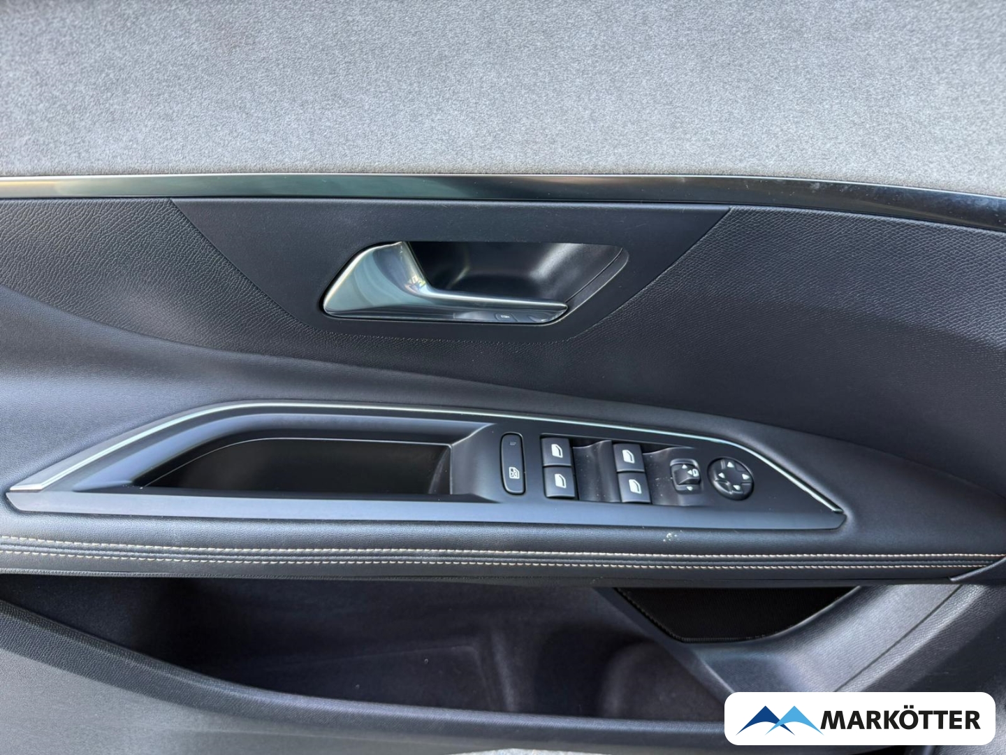 Fahrzeugabbildung Peugeot 5008 GT Hybrid 136 7-Sitzer ACC/AHK/BLIS/CAM/SHZ