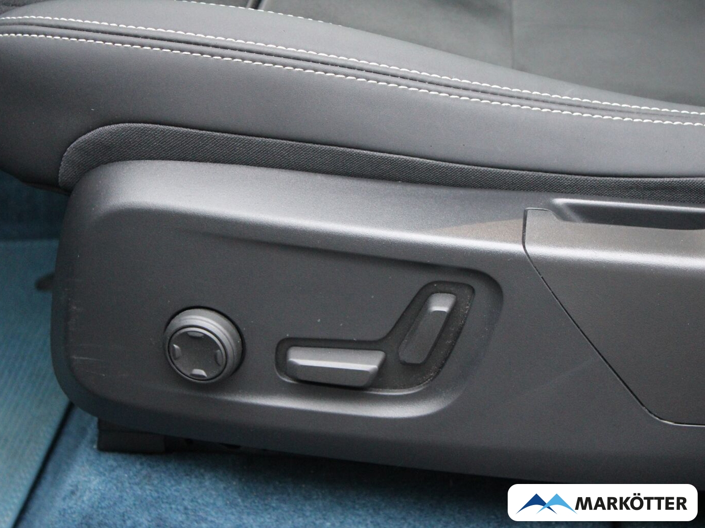 Fahrzeugabbildung Volvo C40 Ultimate Recharge Pure Electric AWD ACC/PANO