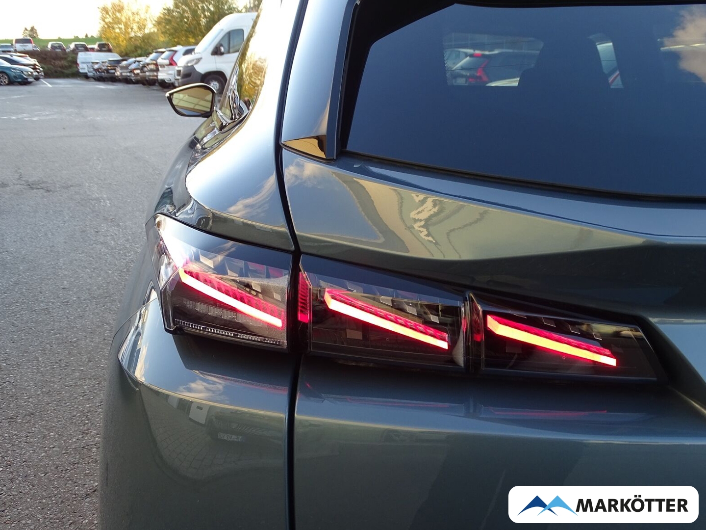 Fahrzeugabbildung Peugeot 308 SW Hybrid 145 GT Facelift, Alcantara, Premium, Surrounding,