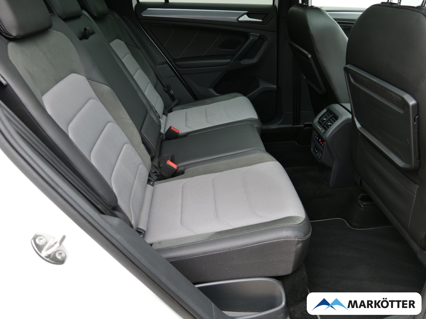 Fahrzeugabbildung Volkswagen Tiguan 2.0 TDI R-Line Black ACC/Pano/360/HuD/AHK