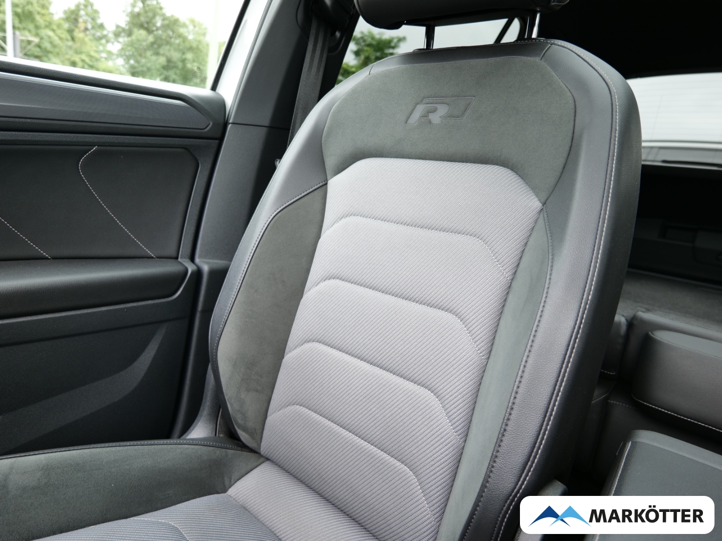 Fahrzeugabbildung Volkswagen Tiguan 2.0 TDI R-Line Black ACC/Pano/360/HuD/AHK