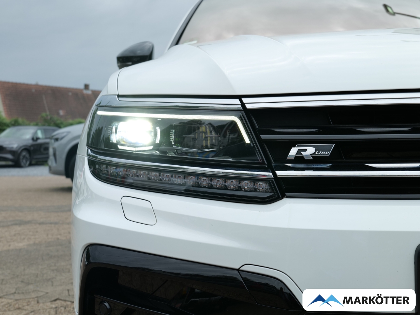 Fahrzeugabbildung Volkswagen Tiguan 2.0 TDI R-Line Black ACC/Pano/360/HuD/AHK