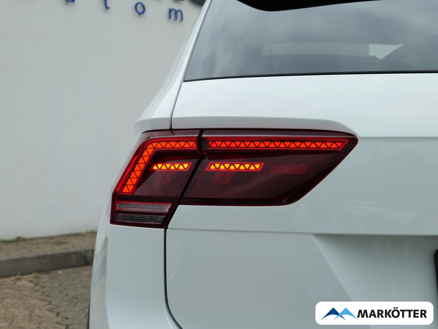 Fahrzeugabbildung Volkswagen Tiguan 2.0 TDI R-Line Black ACC/Pano/360/HuD/AHK