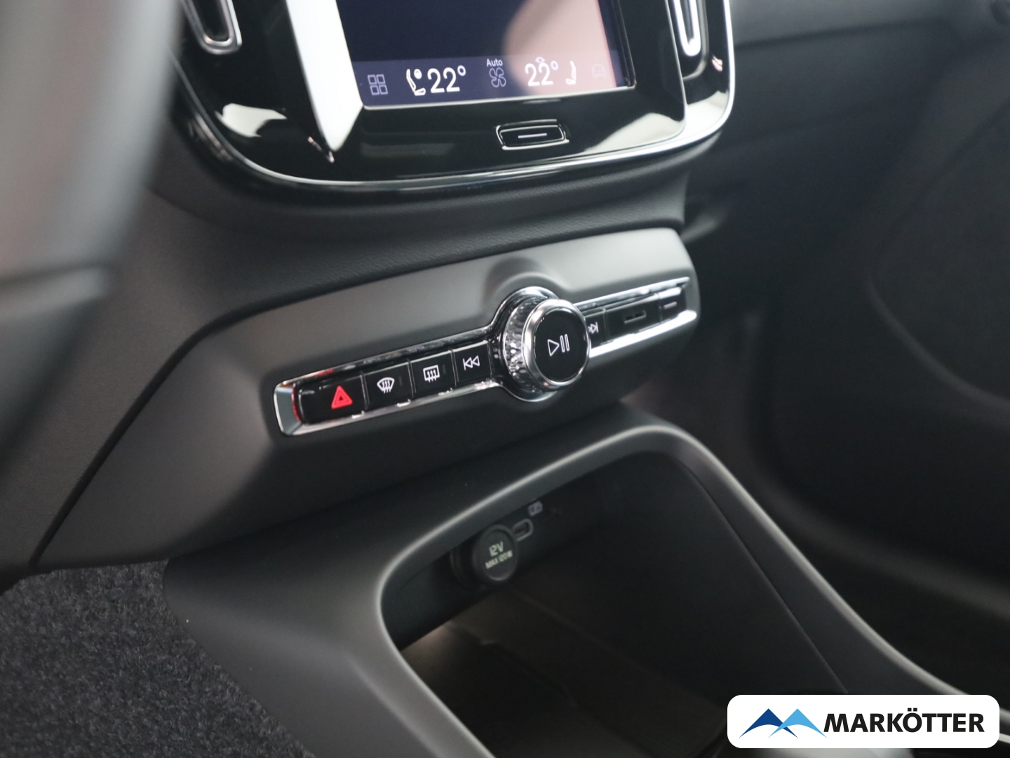 Fahrzeugabbildung Volvo XC40 B4 Plus Black Edition/360°CAM/FHZ/H&K-Sound