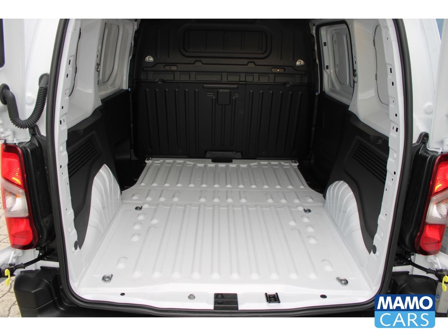 Fahrzeugabbildung Opel Combo Electric Cargo Basis/BLUETOOTH/SITZHEIZUNG/KLIMAAUTOMATIK