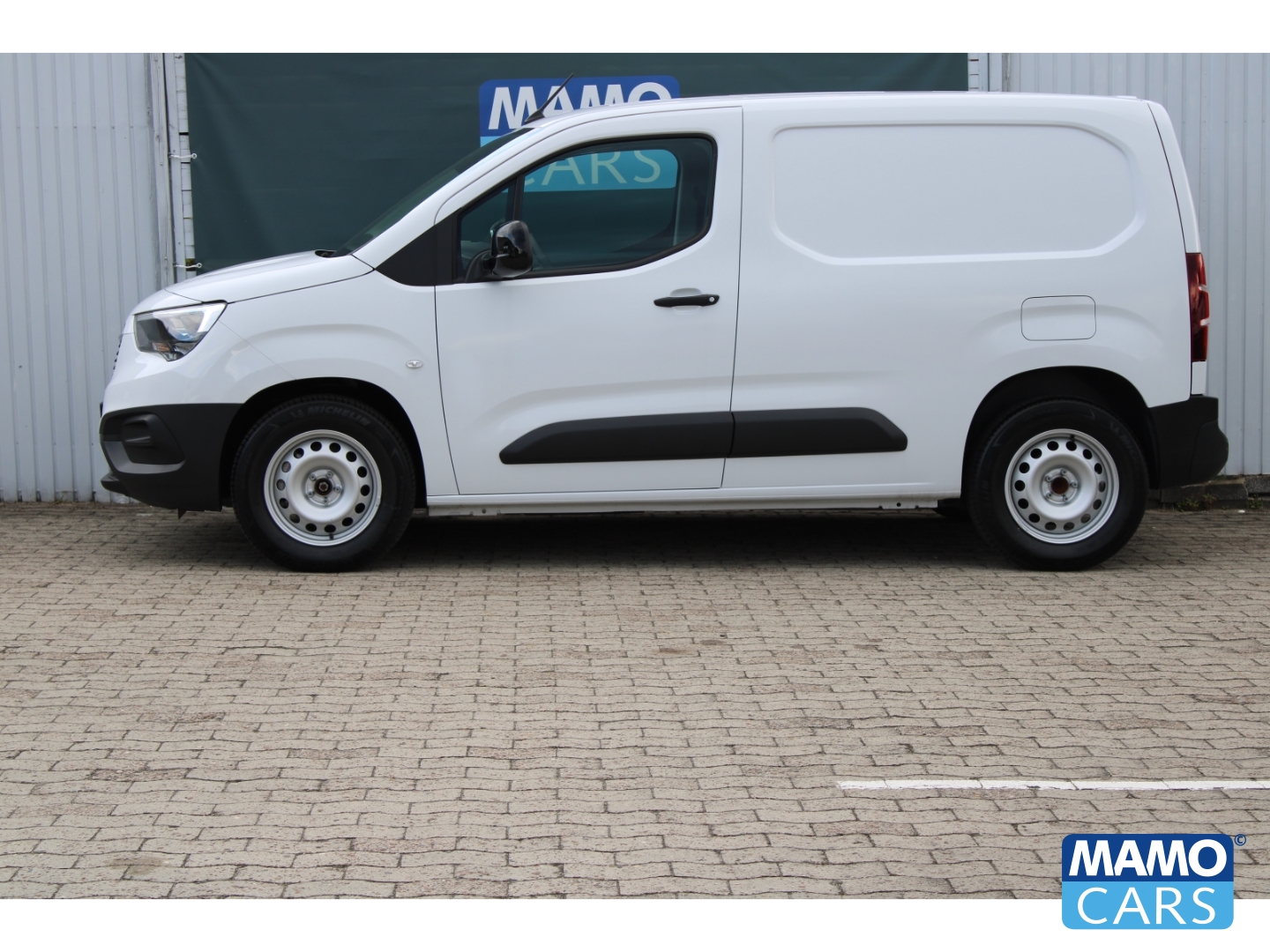 Fahrzeugabbildung Opel Combo Electric Cargo Basis/BLUETOOTH/SITZHEIZUNG/KLIMAAUTOMATIK