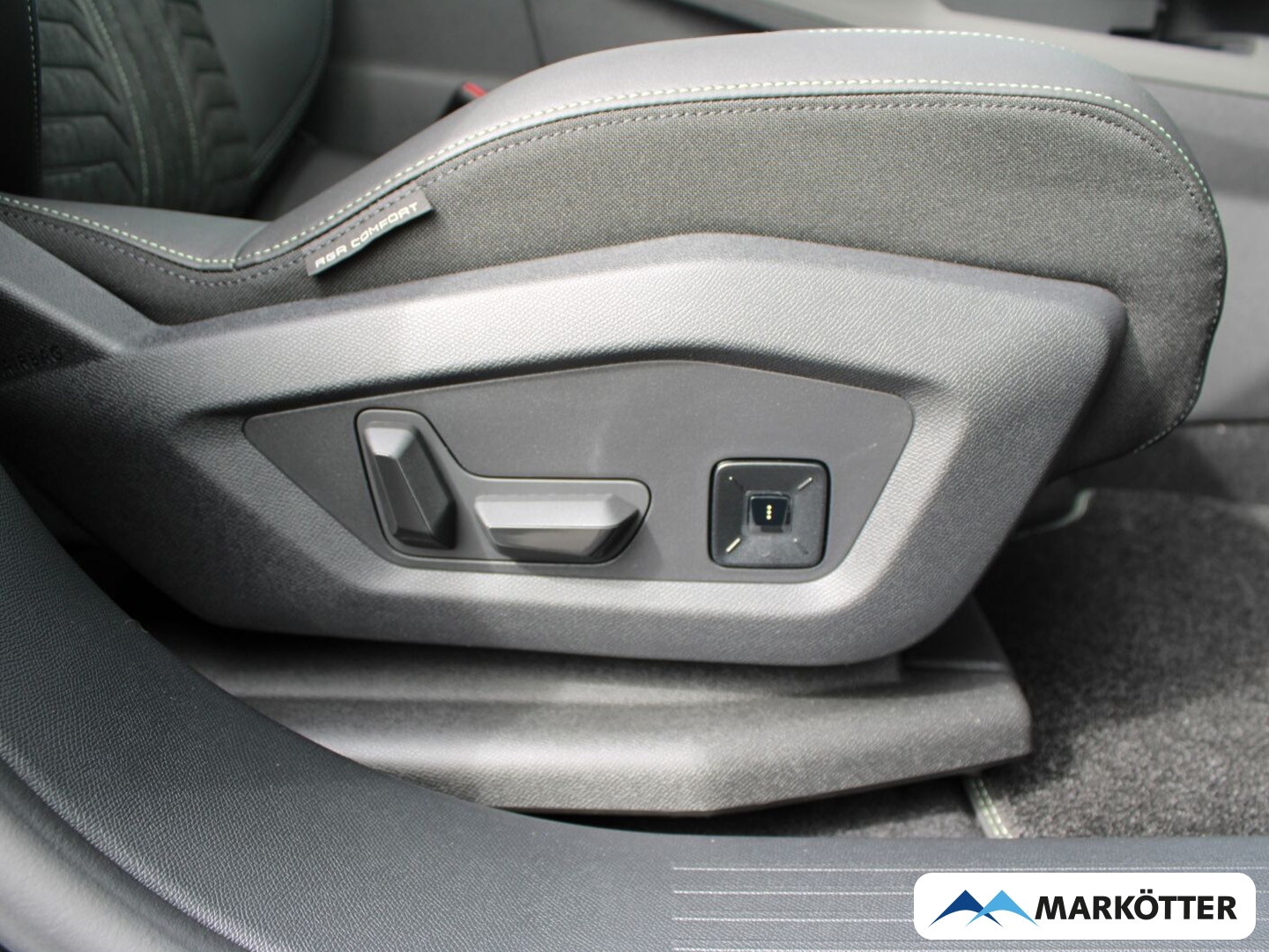 Fahrzeugabbildung Peugeot 3008 Elektromotor 230 Long Range GT, Alcantara-Memory, AHK, Elektr. Heckklappe,