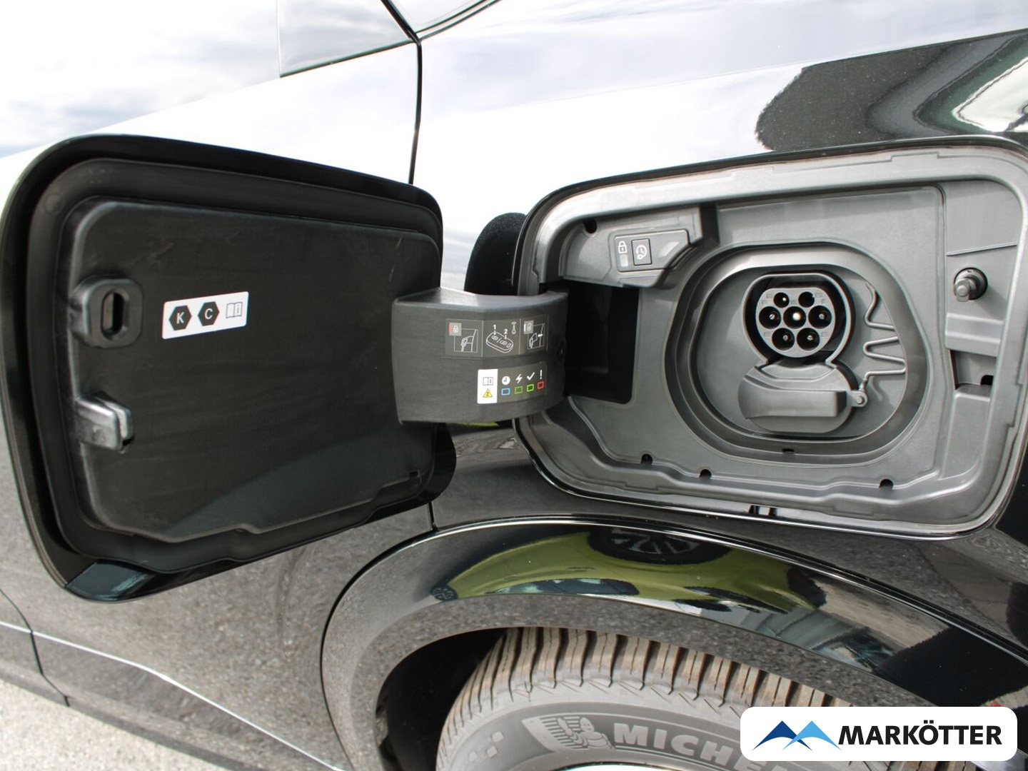 Fahrzeugabbildung Peugeot 3008 Elektromotor 230 Long Range GT, Alcantara-Memory, AHK, Elektr. Heckklappe,