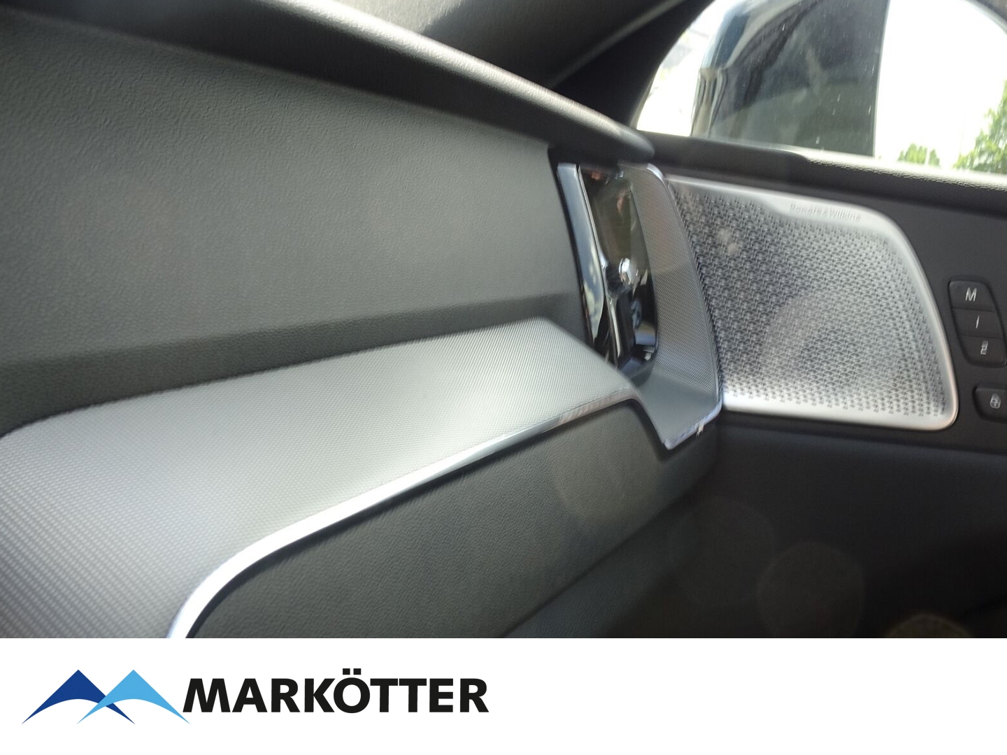 Fahrzeugabbildung Volvo XC60 T6 AWD Plus Black Edition Plug-In Hybrid