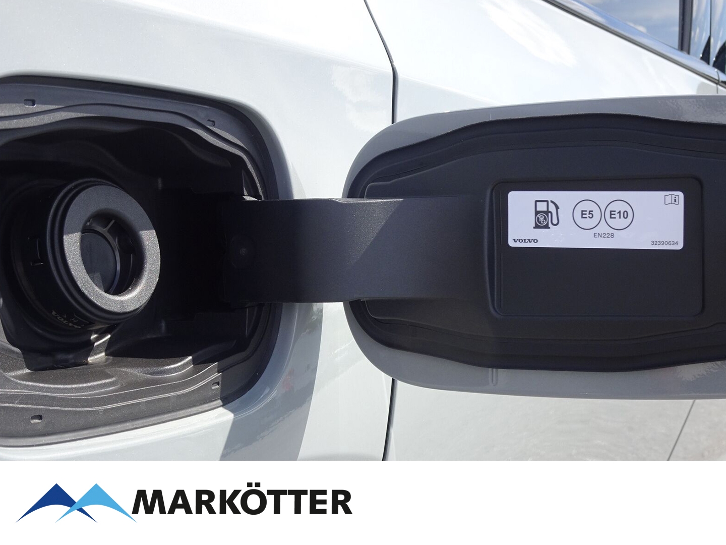 Fahrzeugabbildung Volvo XC60 T6 AWD Plus Black Edition Plug-In Hybrid