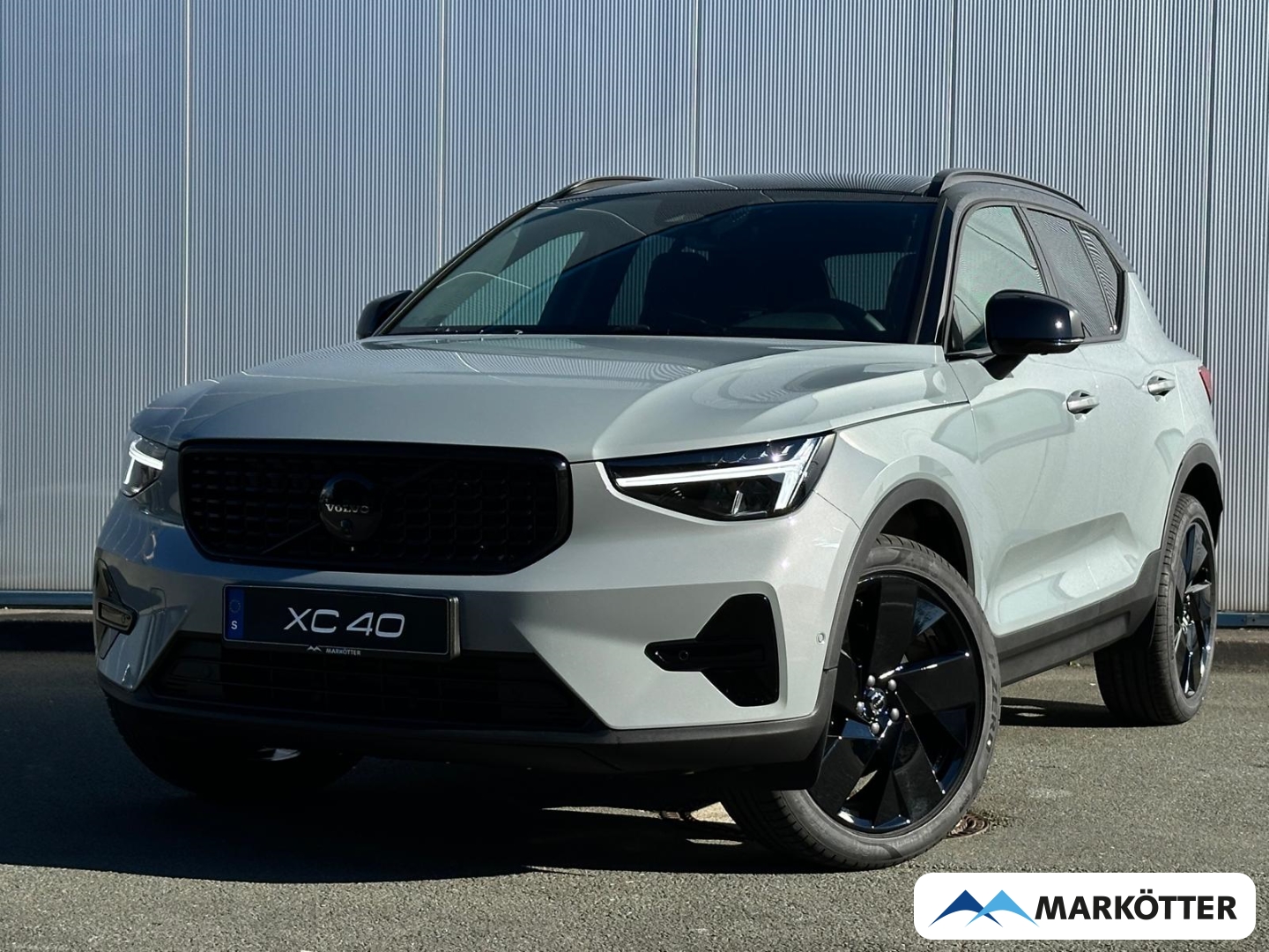 Fahrzeugabbildung Volvo XC40 B3 Plus Black Edition 2WD /ACC/BLIS/Kamera