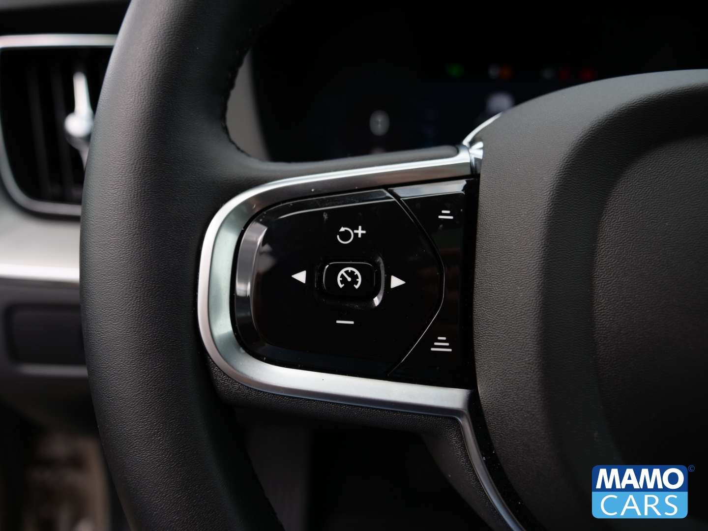 Fahrzeugabbildung Volvo XC60 T6 AWD Plus Dark Recharge ACC/BLIS/PANO/HUD