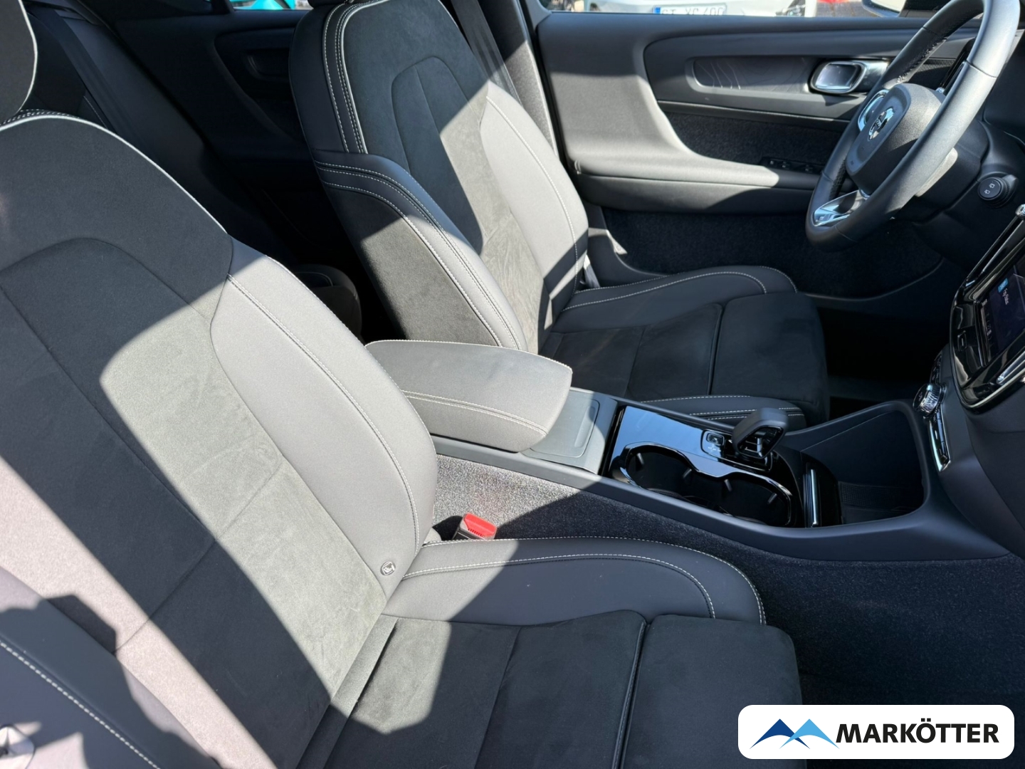 Fahrzeugabbildung Volvo XC40 Plus Recharge Pure Electric ACC/BLIS/CAM