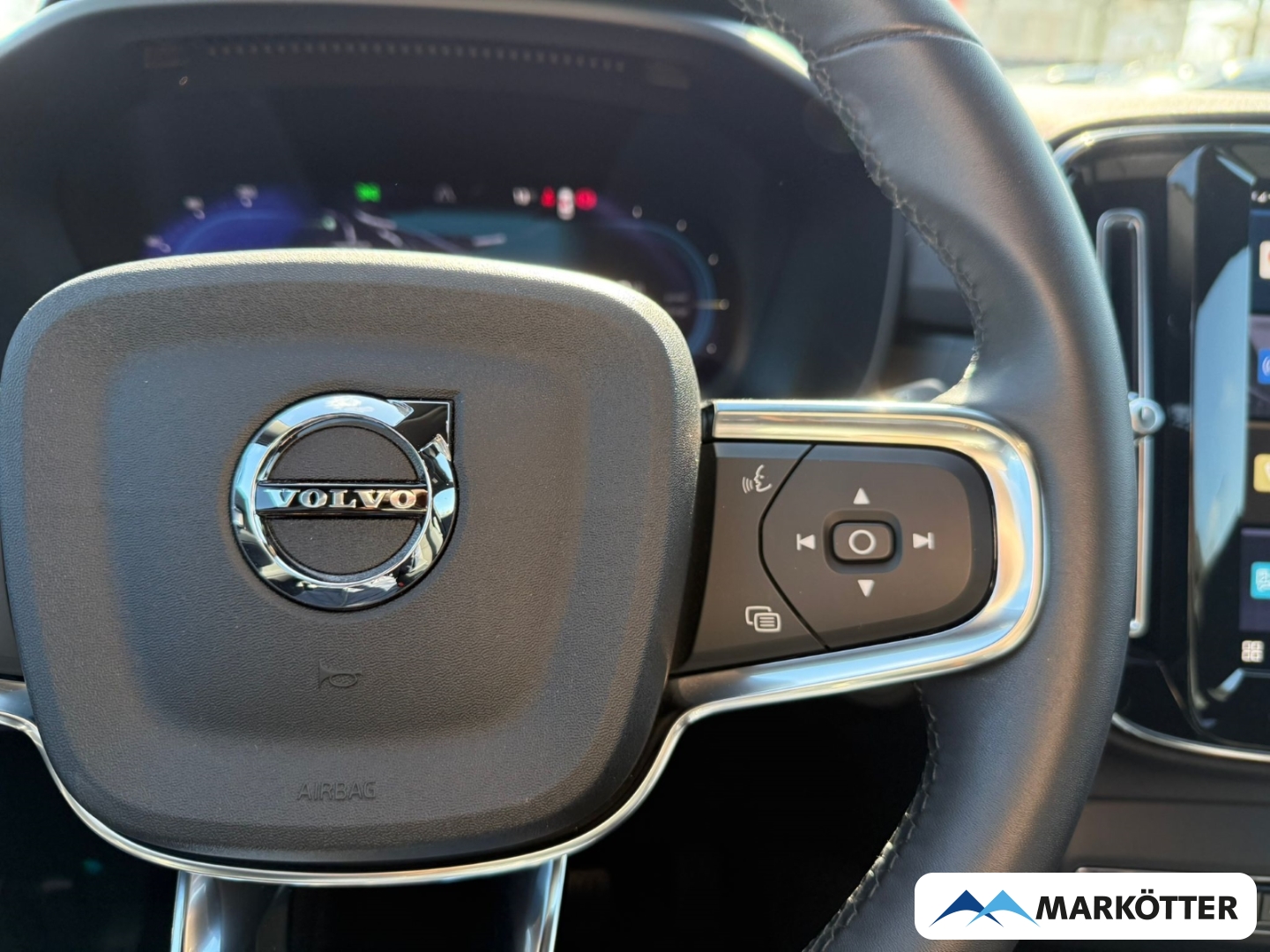 Fahrzeugabbildung Volvo XC40 Plus Recharge Pure Electric ACC/BLIS/CAM