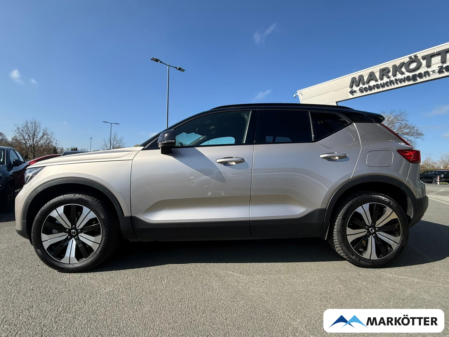 Fahrzeugabbildung Volvo XC40 Plus Recharge Pure Electric ACC/BLIS/CAM