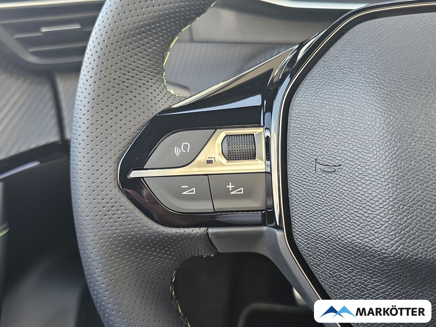 Fahrzeugabbildung Peugeot 2008 Hybrid 145 GT Panorama, 360° Kamera, Navi