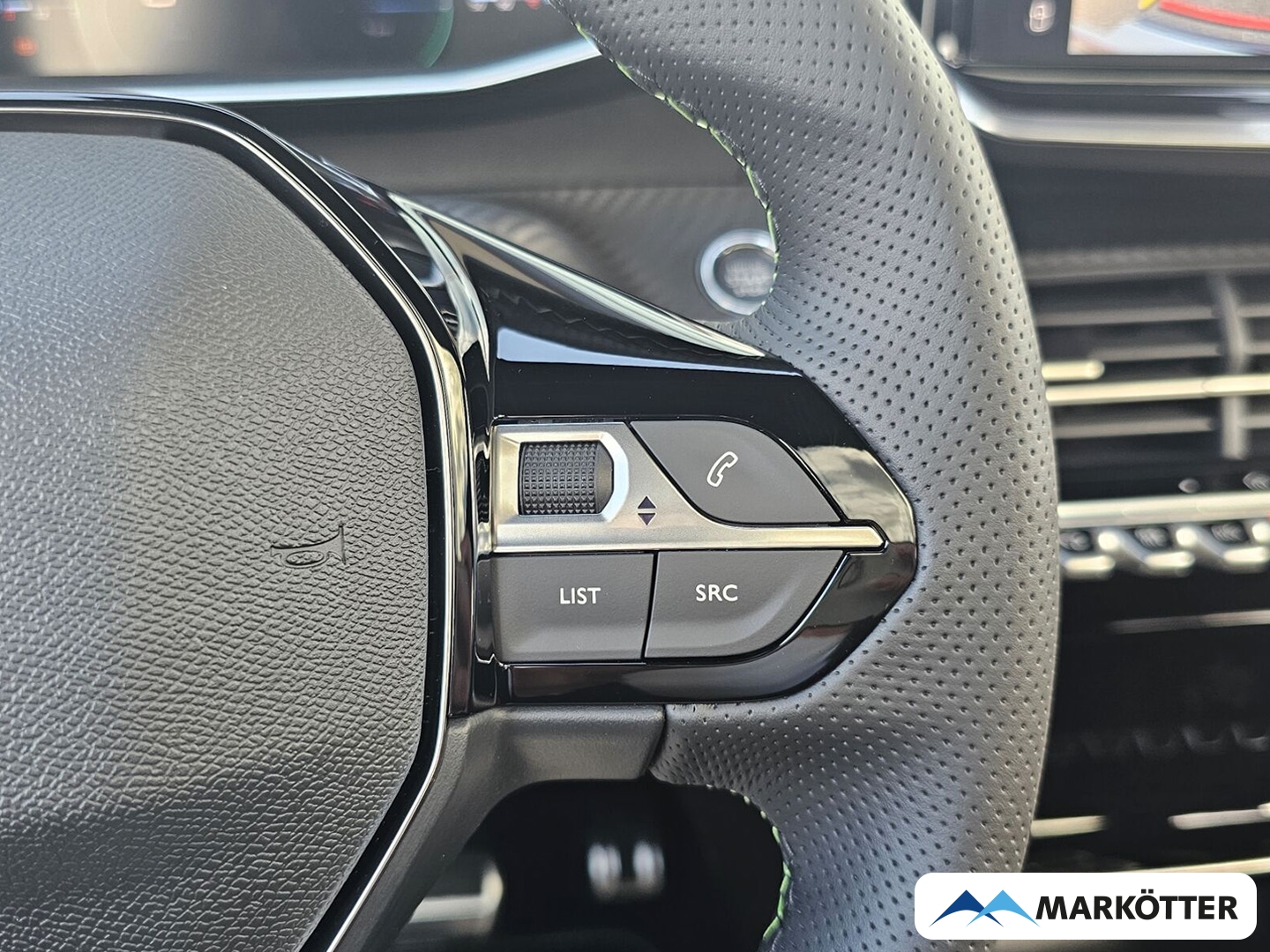Fahrzeugabbildung Peugeot 2008 Hybrid 145 GT Panorama, 360° Kamera, Navi