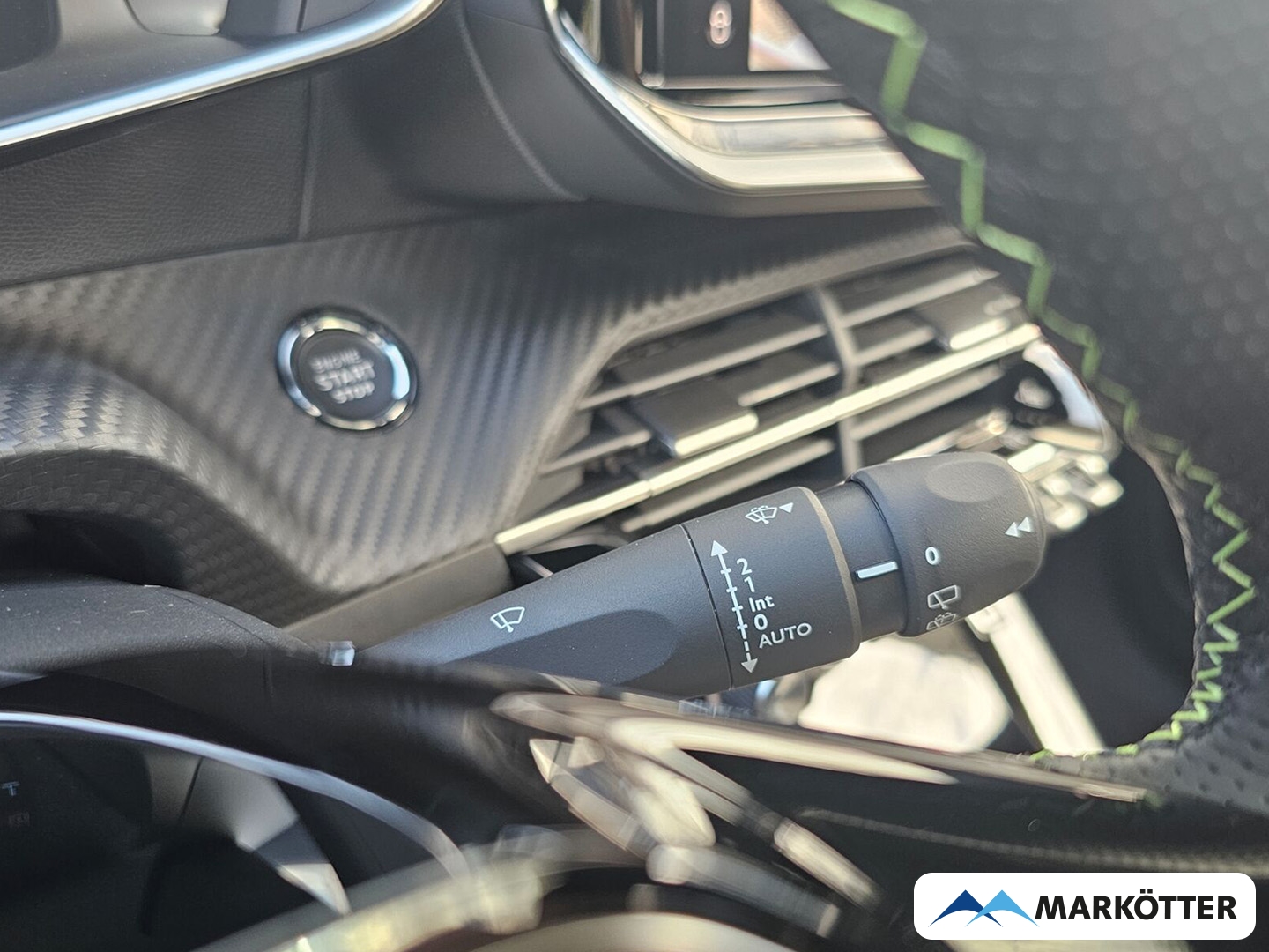 Fahrzeugabbildung Peugeot 2008 Hybrid 145 GT Panorama, 360° Kamera, Navi
