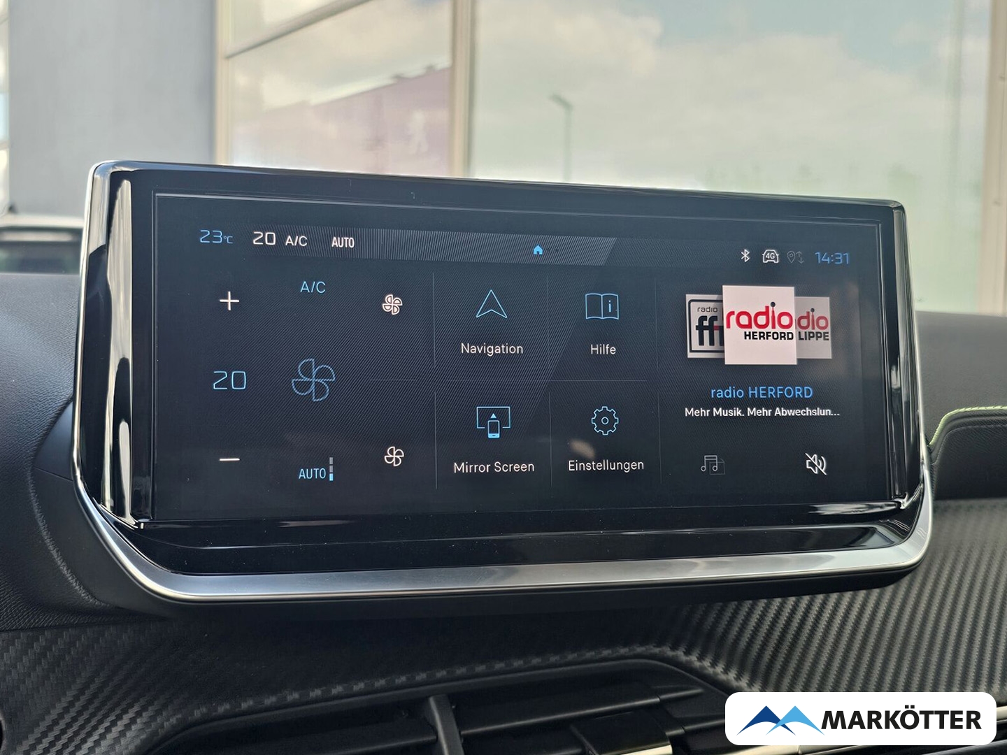 Fahrzeugabbildung Peugeot 2008 Hybrid 145 GT Panorama, 360° Kamera, Navi