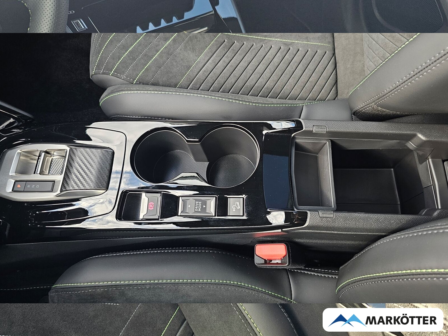 Fahrzeugabbildung Peugeot 2008 Hybrid 145 GT Panorama, 360° Kamera, Navi