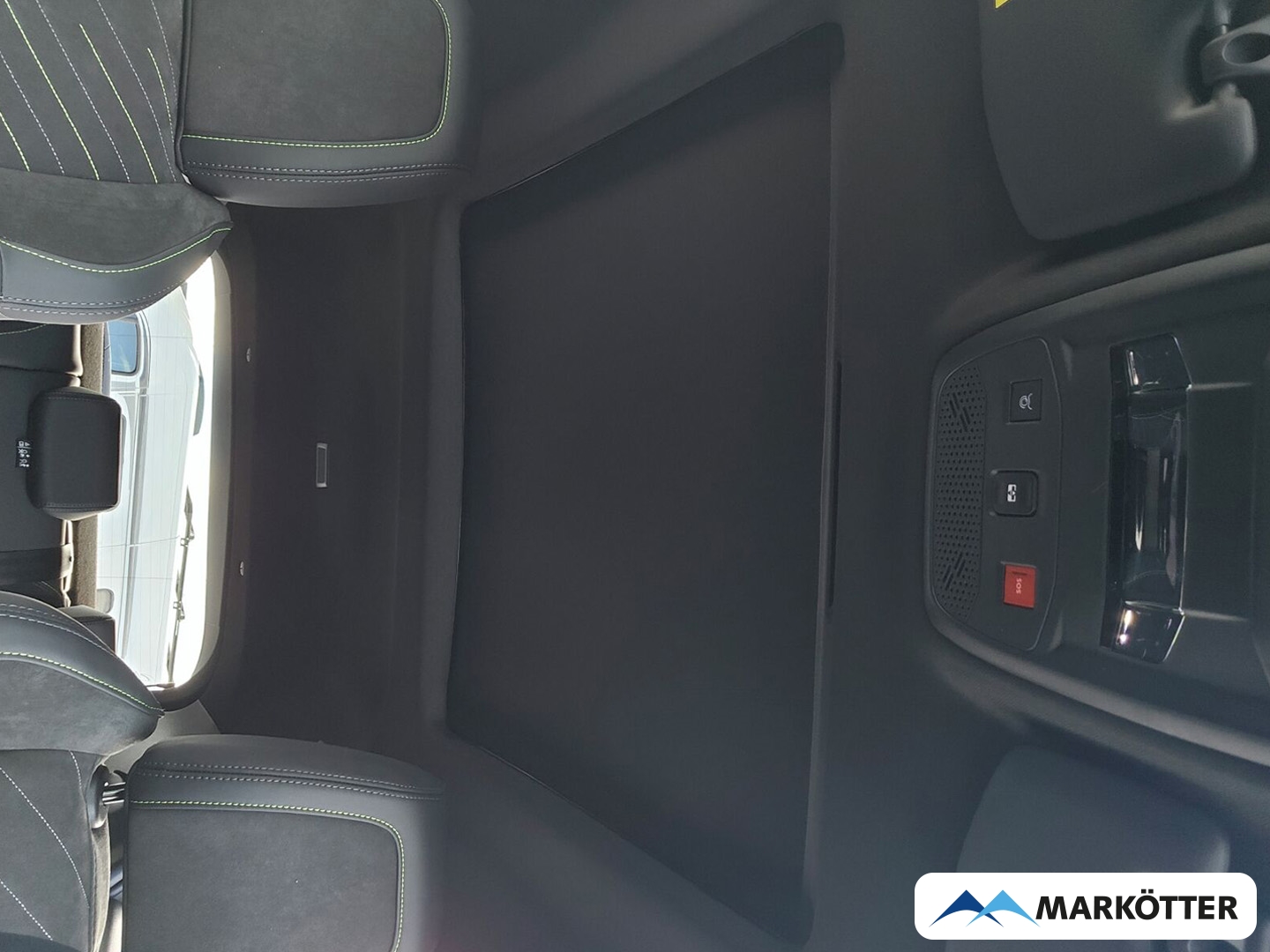 Fahrzeugabbildung Peugeot 2008 Hybrid 145 GT Panorama, 360° Kamera, Navi