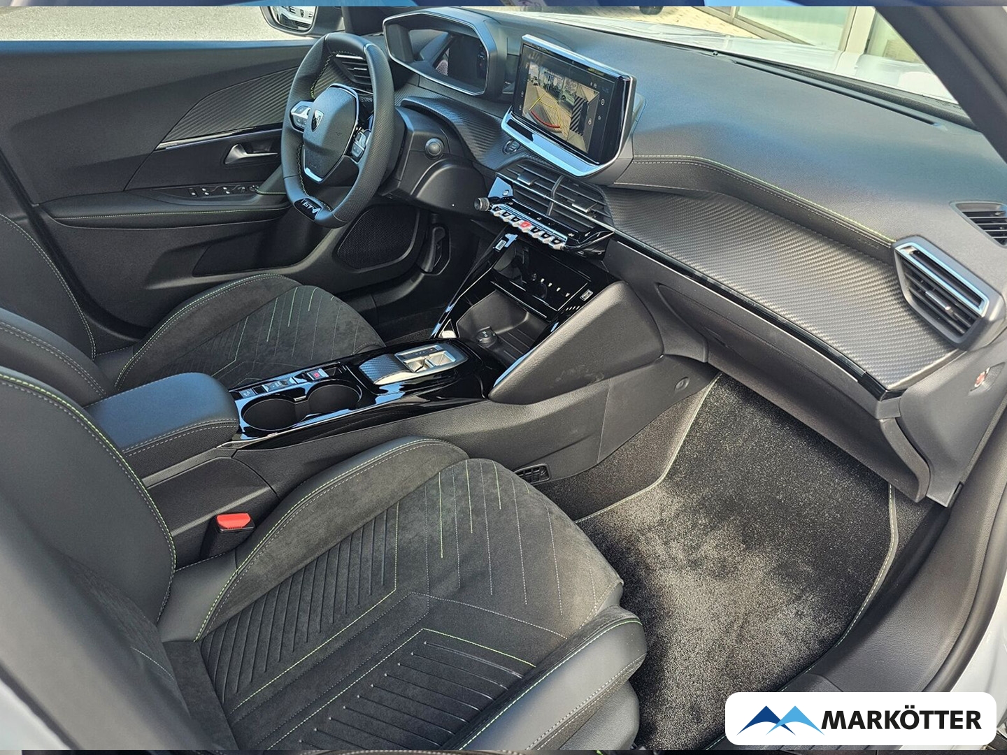 Fahrzeugabbildung Peugeot 2008 Hybrid 145 GT Panorama, 360° Kamera, Navi