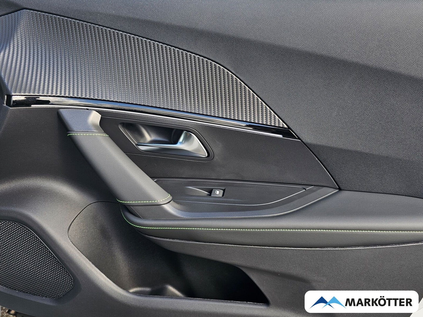 Fahrzeugabbildung Peugeot 2008 Hybrid 145 GT Panorama, 360° Kamera, Navi