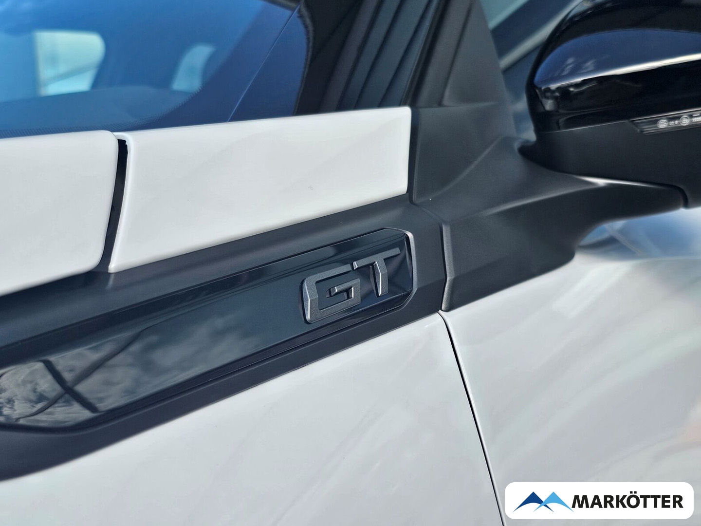 Fahrzeugabbildung Peugeot 2008 Hybrid 145 GT Panorama, 360° Kamera, Navi