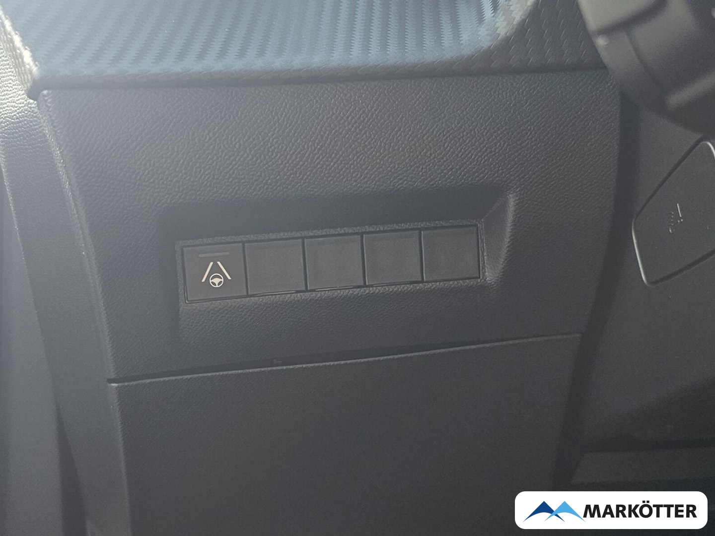 Fahrzeugabbildung Peugeot 2008 Hybrid 145 GT Panorama, 360° Kamera, Navi