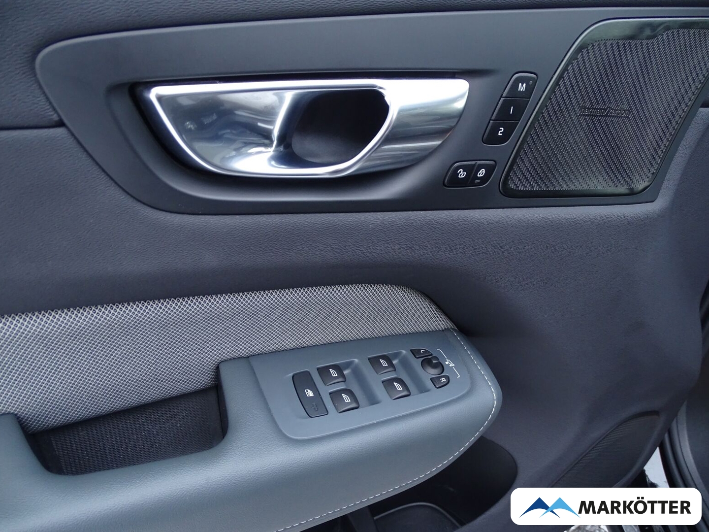 Fahrzeugabbildung Volvo XC60 R Design Recharge Plug-In Hybrid AWD AHK