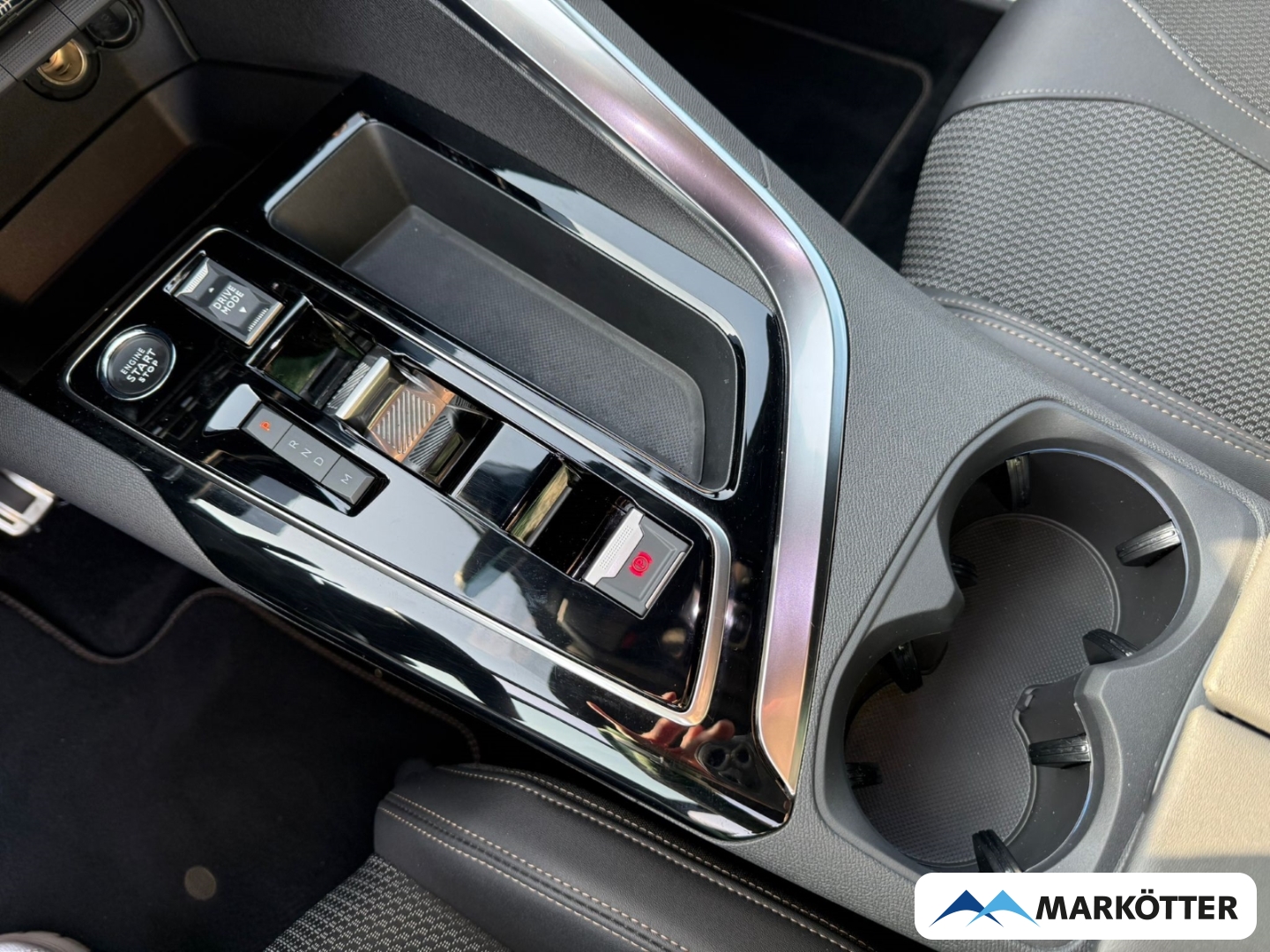 Fahrzeugabbildung Peugeot 5008 GT Hybrid 7-Sitzer ACC/BLIS/CAM/SHZ/APPLE