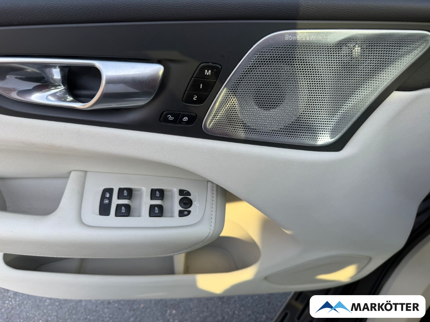 Fahrzeugabbildung Volvo XC60 T8 AWD Ultimate Bright Recharge AKH/ACC/360°