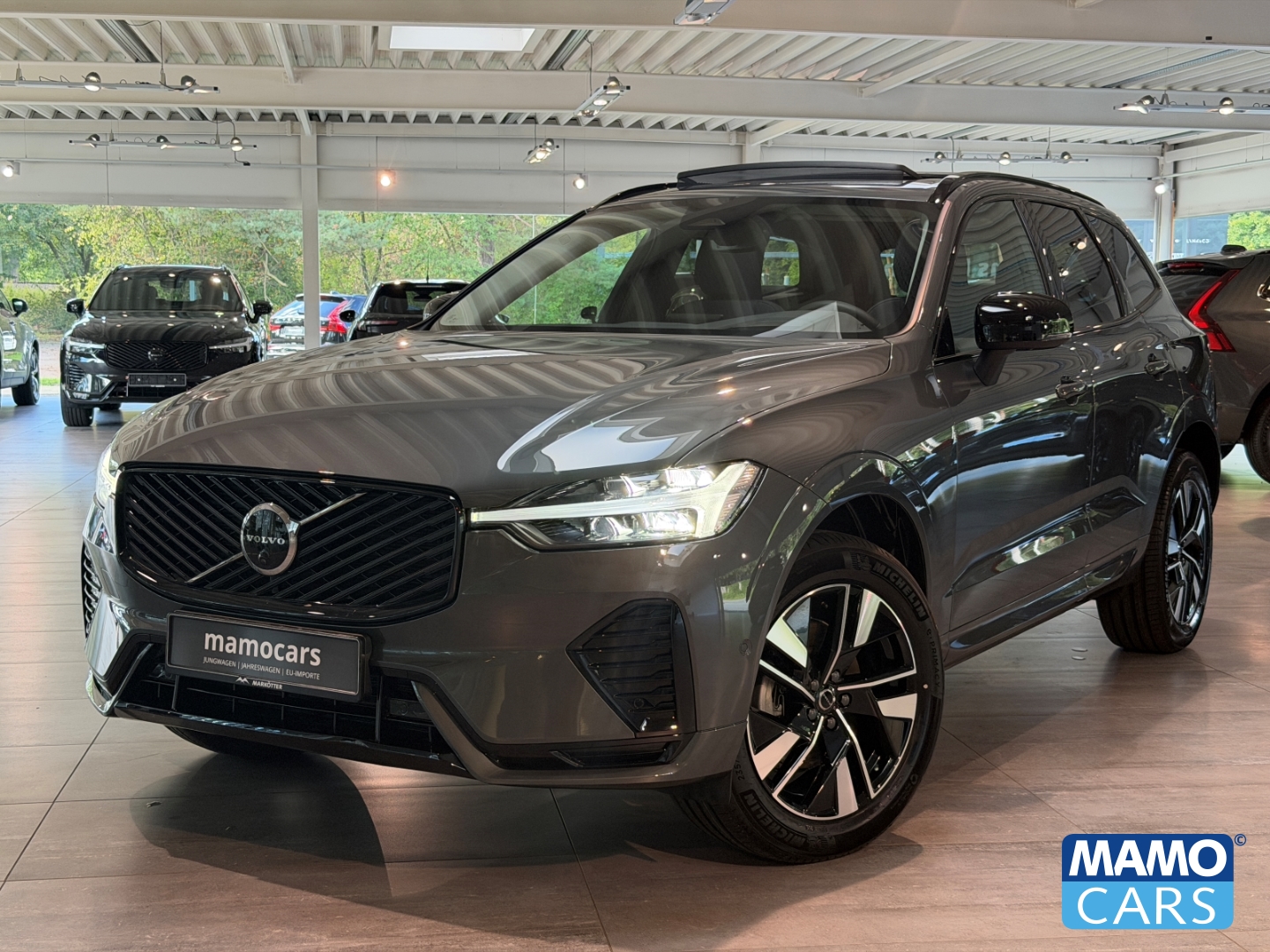 Fahrzeugabbildung Volvo XC60 B5 Plus Dark AWD ACC/BLIS/PANO/360°/HUD