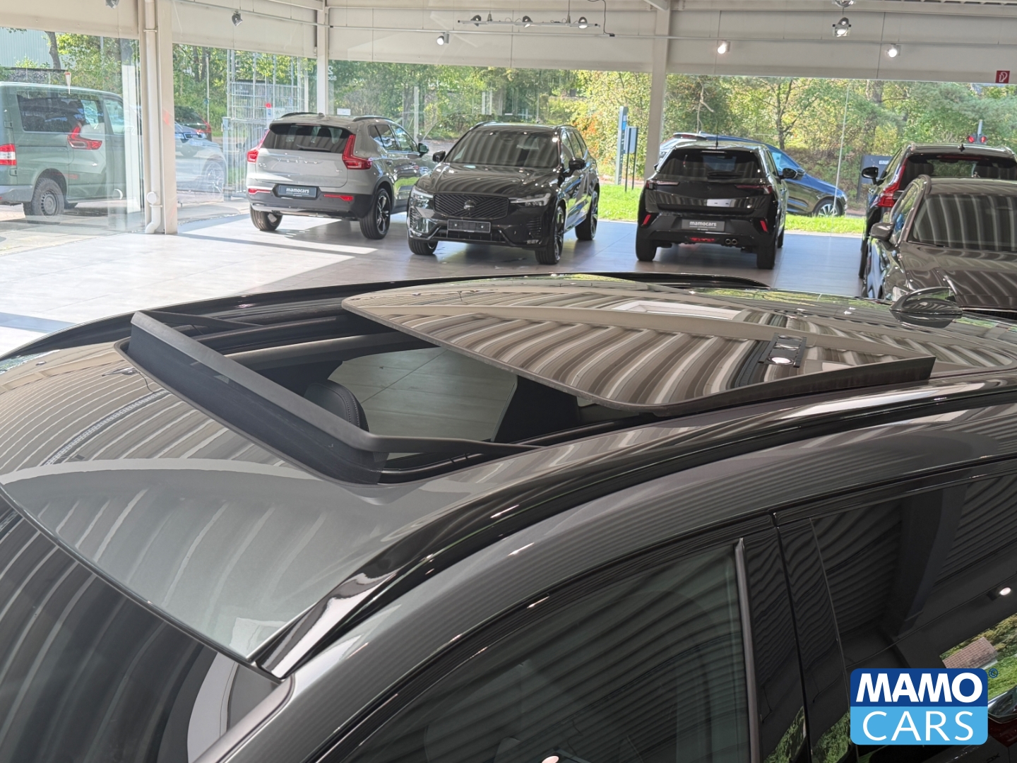 Fahrzeugabbildung Volvo XC60 B5 Plus Dark AWD ACC/BLIS/PANO/360°/HUD